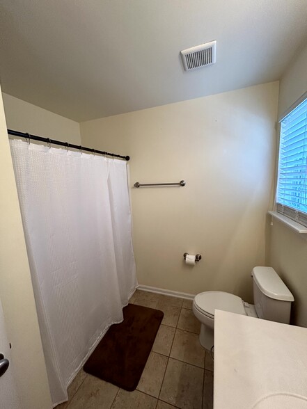 Building Photo - 122 Sonata Cir
