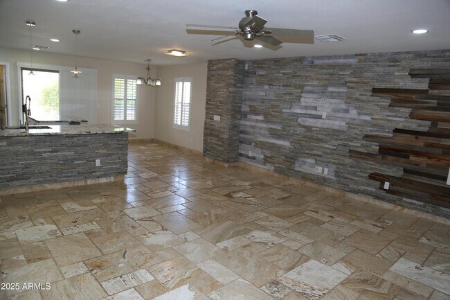 Building Photo - 1108 E Pinto Dr