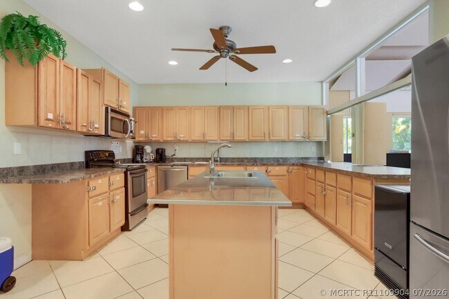 Building Photo - 640 Snug Harbor Dr