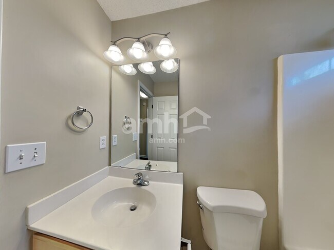 Building Photo - 6 Semmelrock Dr