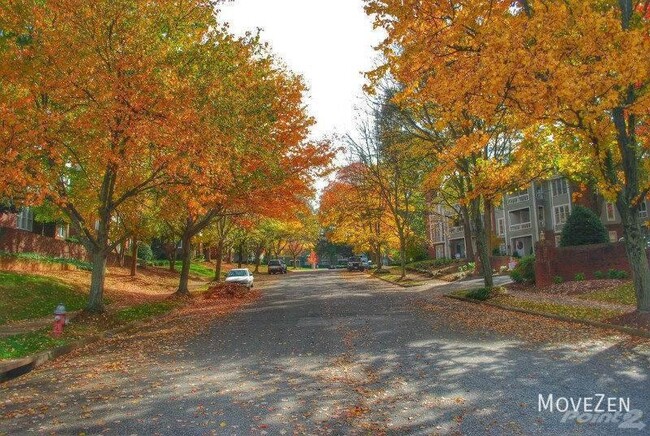 Building Photo - 1221 Westview Ln