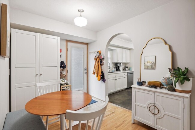 Building Photo - 4237 Ottawa Ave S