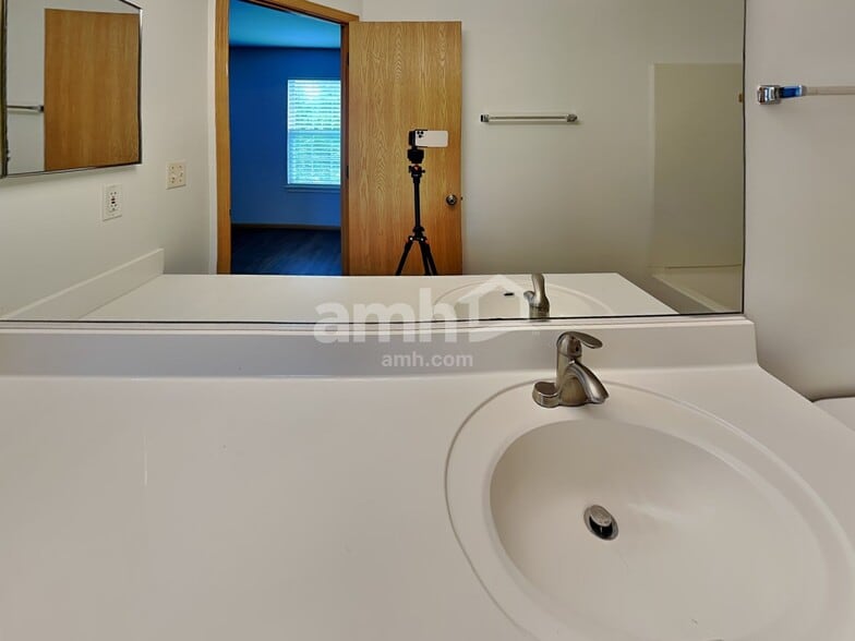 Building Photo - 21343 Earhart Ct