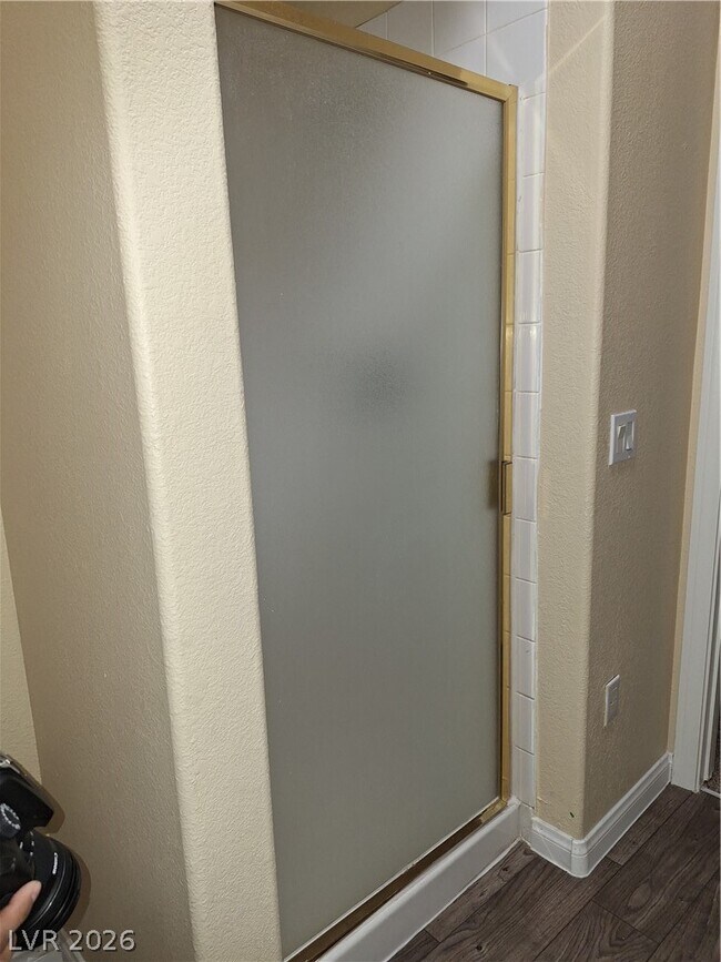 Building Photo - 6156 Pine Villa Ave