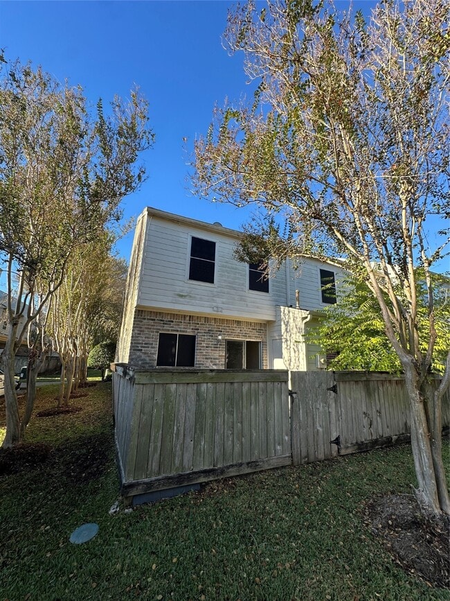 Building Photo - 2910 Grants Lake Blvd