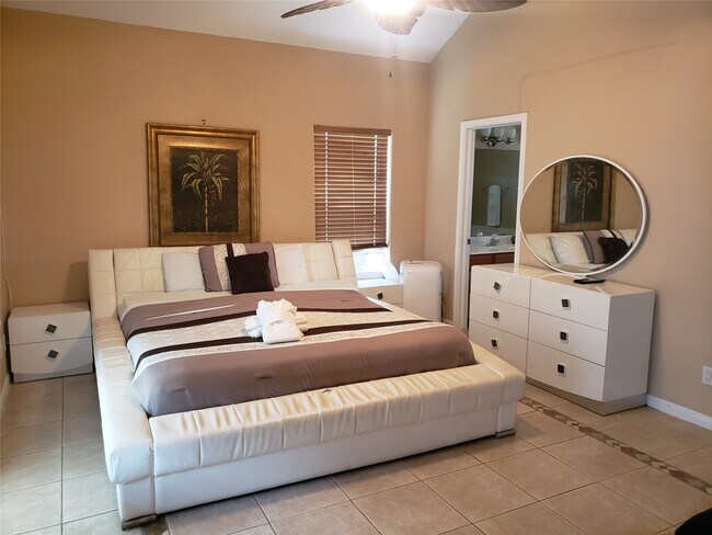 Building Photo - 3722 Laguna Dr