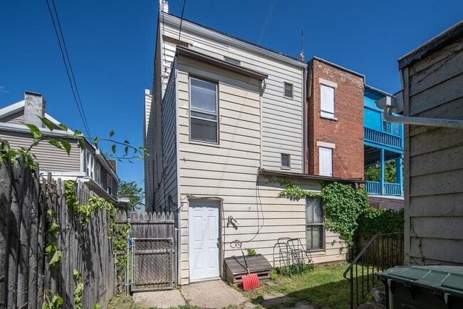 Building Photo - 53 Main St