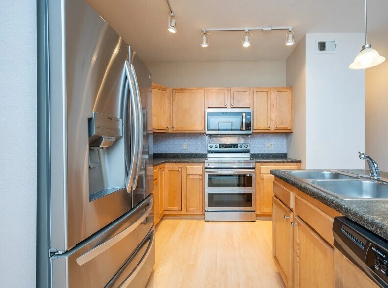 kitchen - 10325 Providence Dr