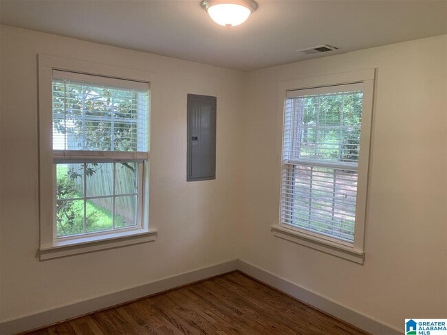 Building Photo - 808 Kingsbury Ave