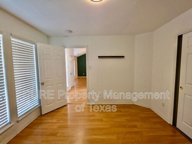 Building Photo - 1424 Roxanne's Run