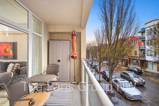 Building Photo - Gorgeous Lower Queen Anne 1BR is Perfect! * Above Safeway