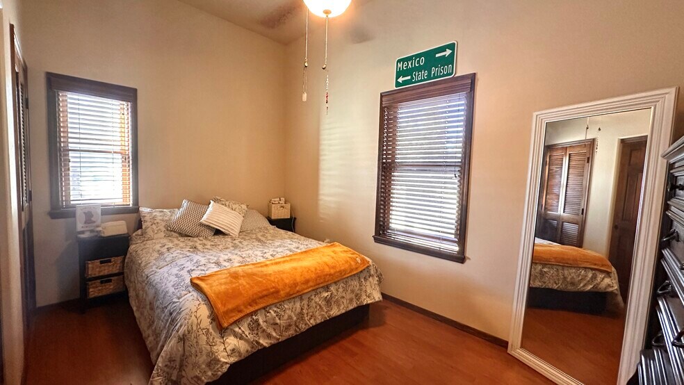 Building Photo - 2450 S White Mountain Rd