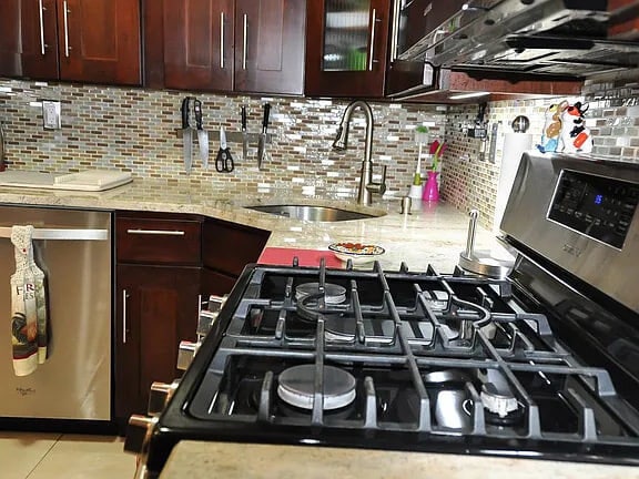 Building Photo - 2072 Ocean Ave