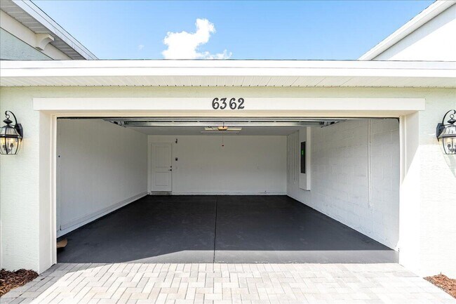 Building Photo - 6362 Windwood Wy