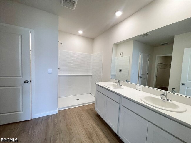 Building Photo - 920 NE 10th St