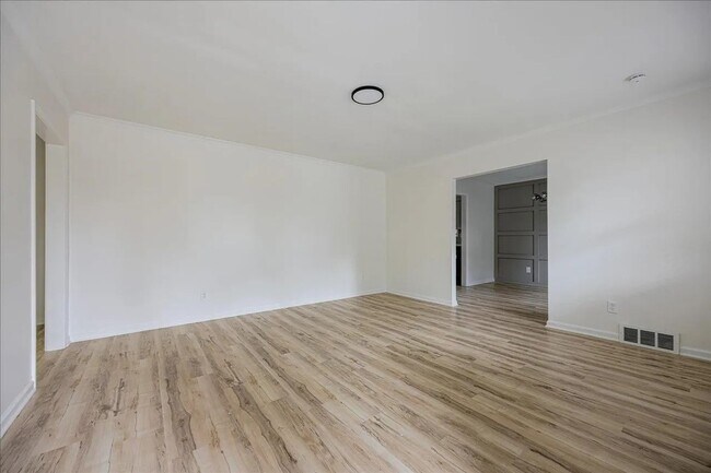 Building Photo - Newly Renovated Home for Rent in Great and Quiet Neighborhood!