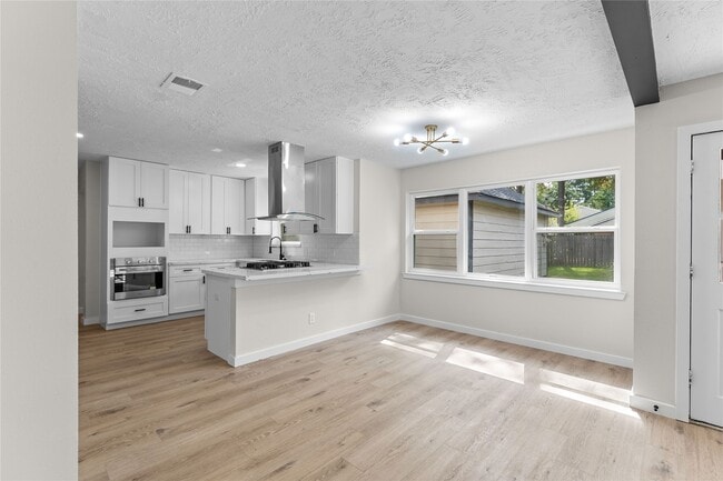 Building Photo - 28814 Enchanted Dr