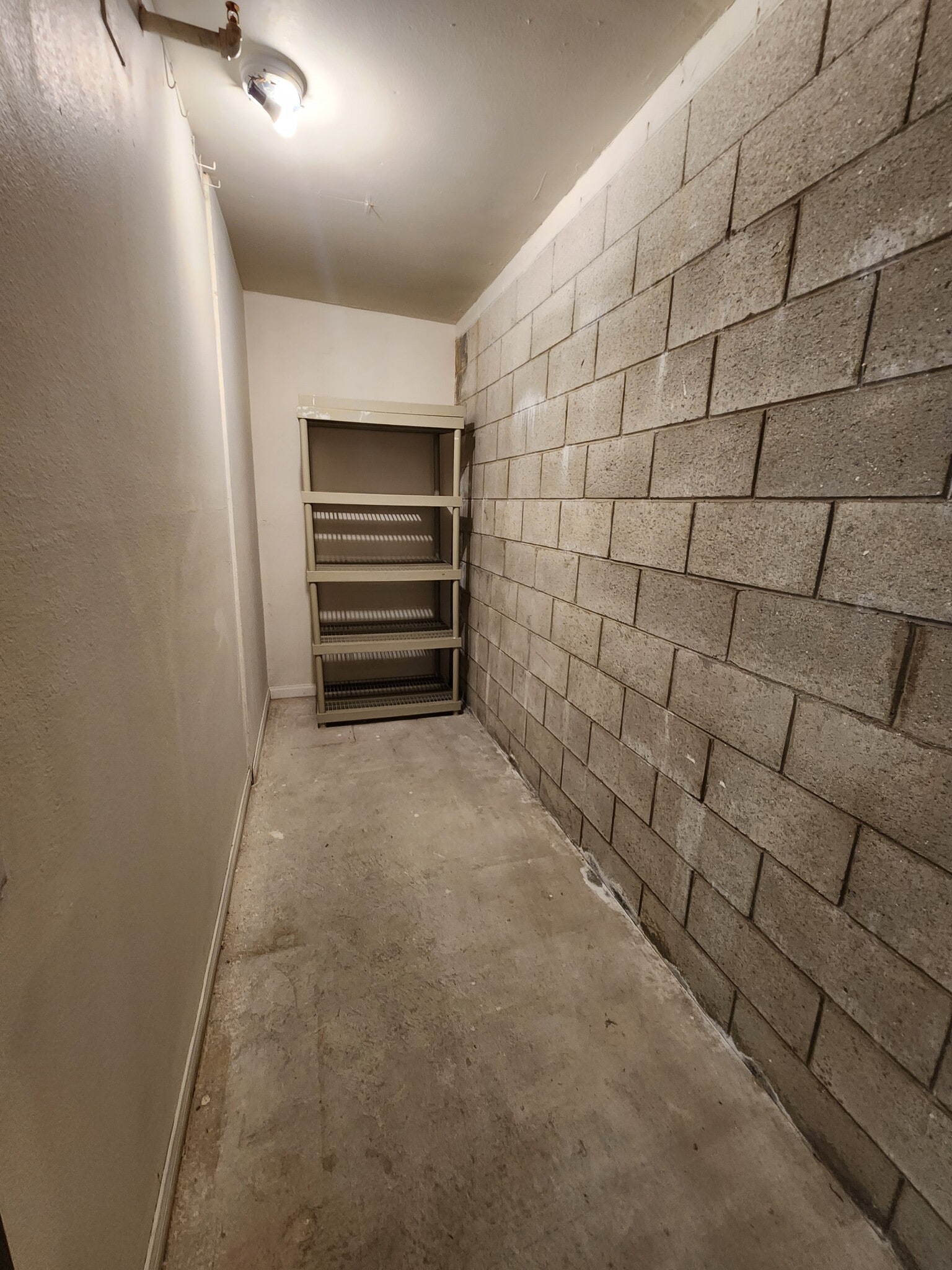 Building Photo - 420 Riverdale Dr