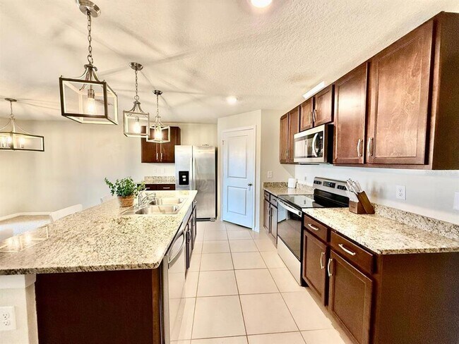 Building Photo - 1026 Golden Shiner Ave