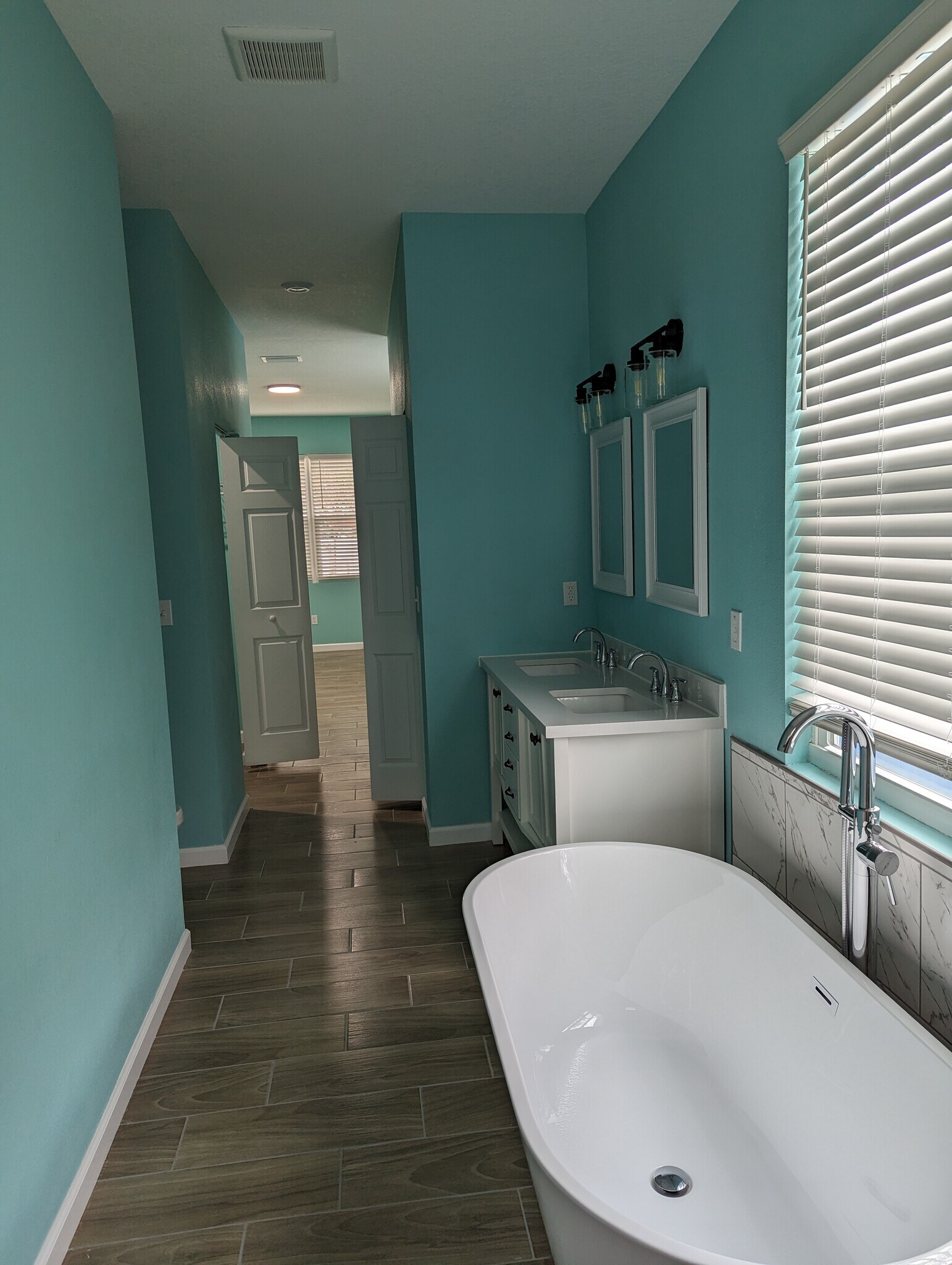 Building Photo - 2010 Seminole Blvd S