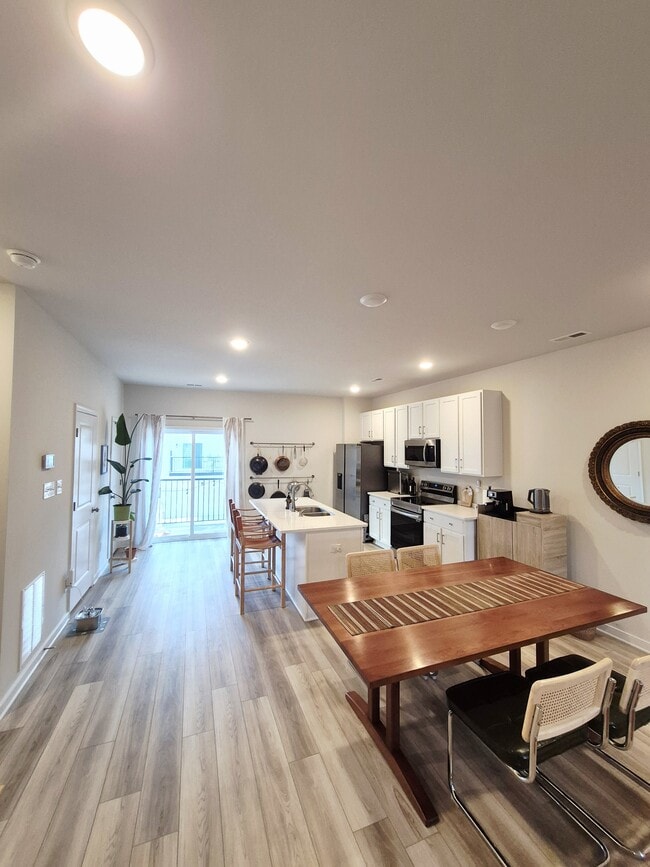 Building Photo - 4012 Pk Trl Dr