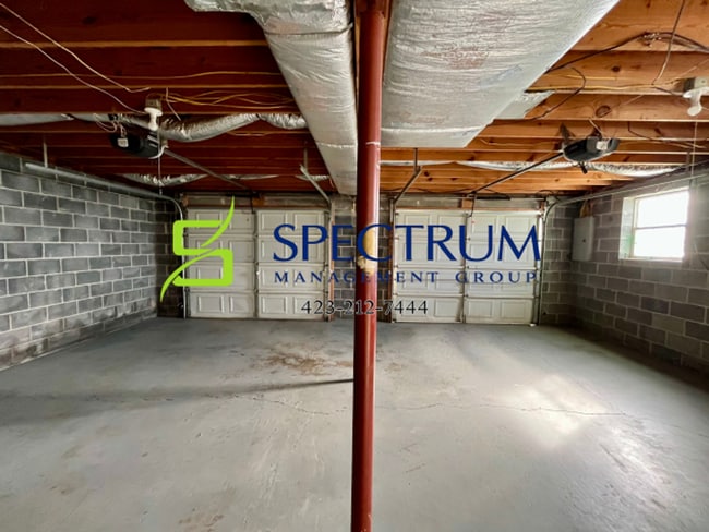 Building Photo - Now accepting applications - Large 4 bedroom 2 bath single family home Dandridge, TN