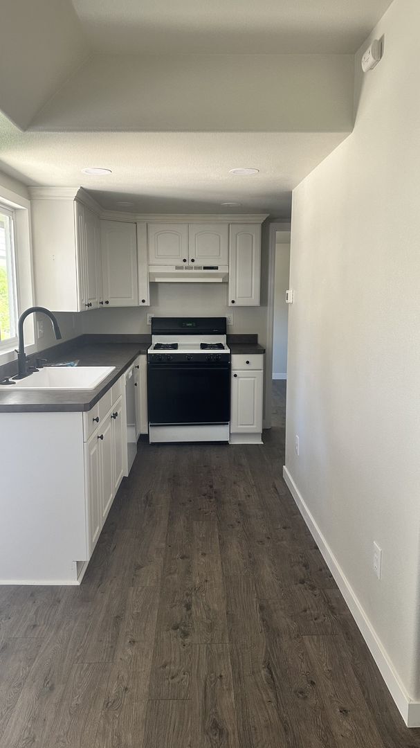 Building Photo - Newly Remodeled 2 Bedroom House with Storage!