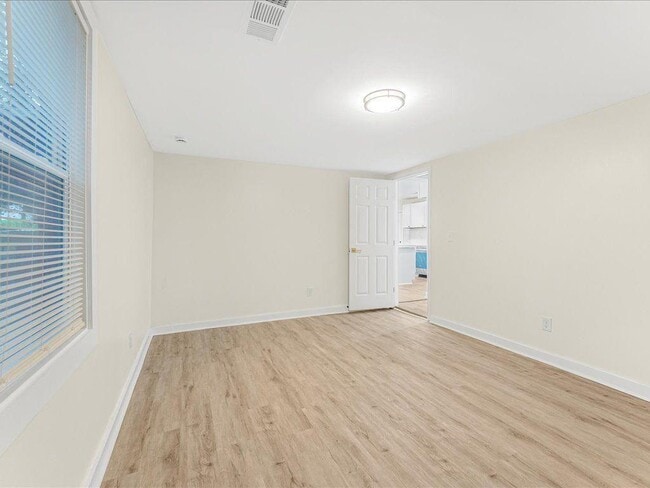 Building Photo - 5794 Pinecrest Rd SW