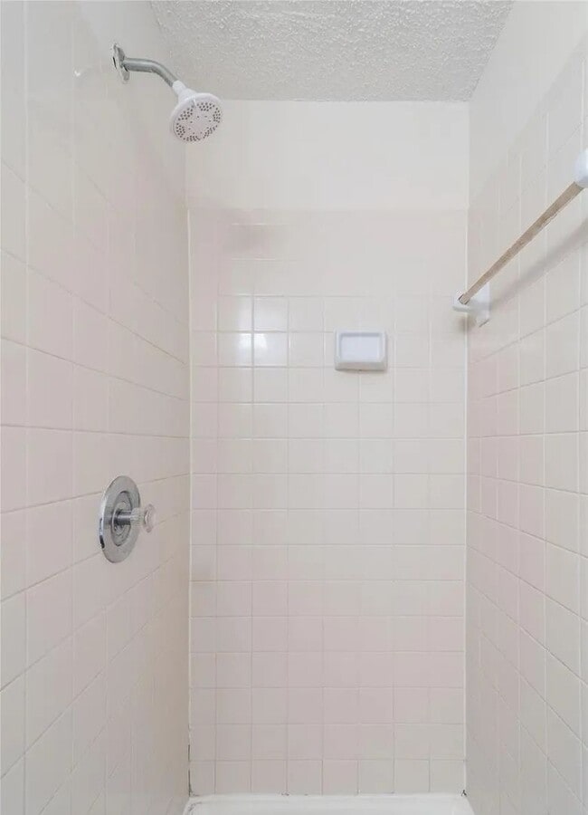 Building Photo - Freshly Renovated 3BR Condo Steps from UNC...