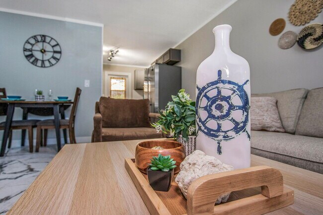 Building Photo - 2081 N Betty Ln