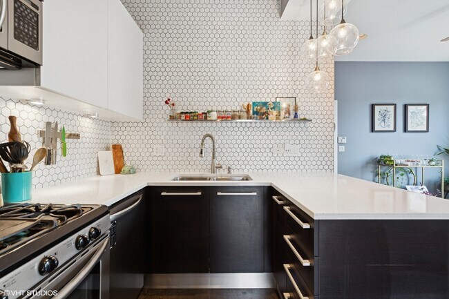 Building Photo - 1134 N Wolcott Ave