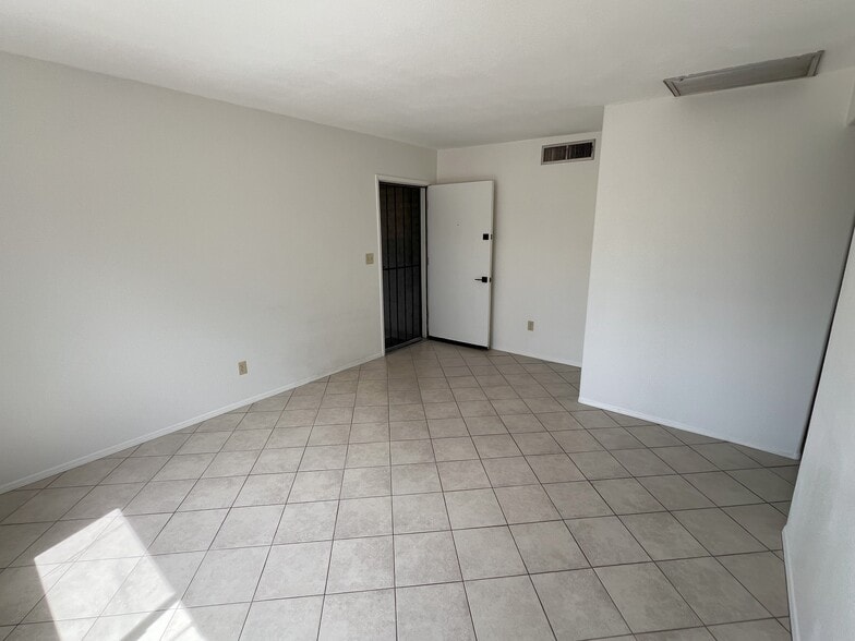 Building Photo - 1656 N Jerrie Blvd