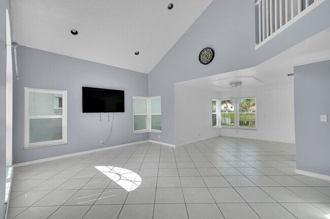 Building Photo - 2865 NW 68th Ln