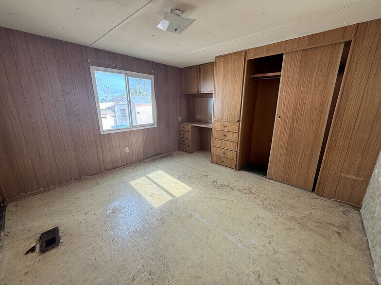 Building Photo - 3601 E Wyoming Ave