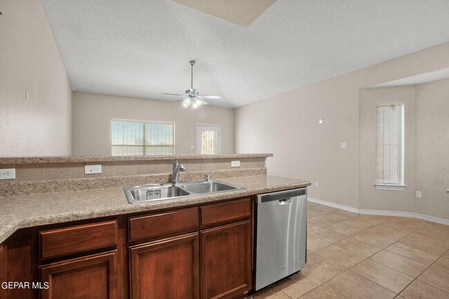 Building Photo - 3148 Sunny Prairie Dr