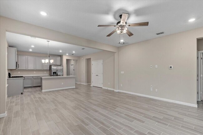 Building Photo - 1719 Amberly Dr