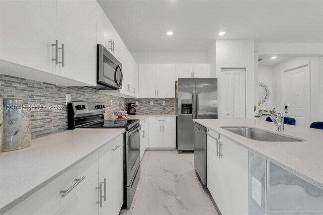 Building Photo - 3538 W 108th St