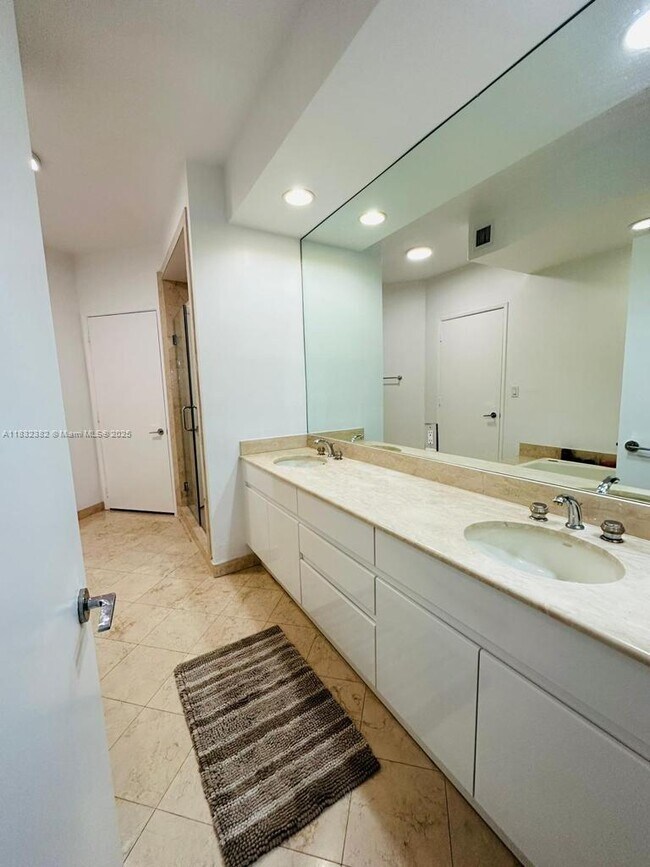 Building Photo - 717 Crandon Blvd