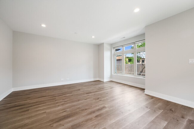 Building Photo - 39 Forest Ave