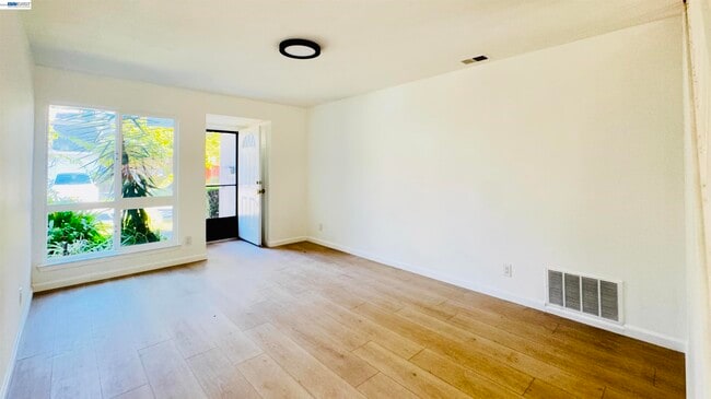 Building Photo - 157 El Dorado Common