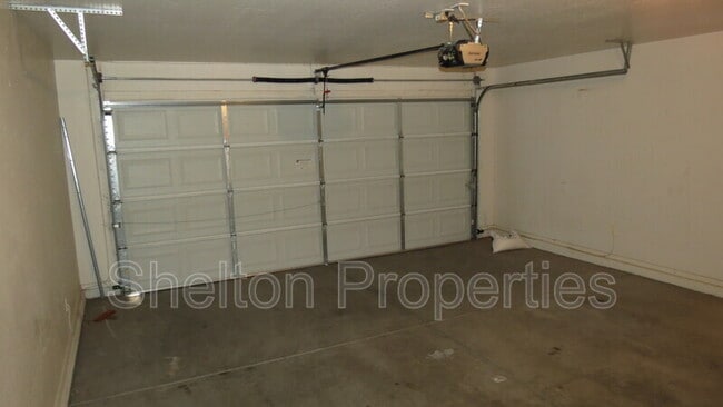 Building Photo - 14787 W Columbine Dr