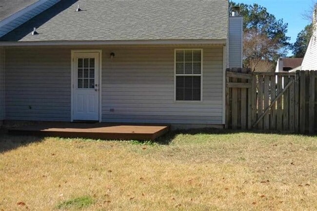 Building Photo - 2BR/2BA Townhome