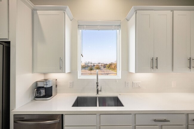 Building Photo - 6302 Chelsea Falls Ln