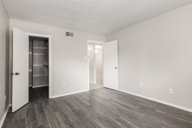 Building Photo - 10555 Turtlewood Ct