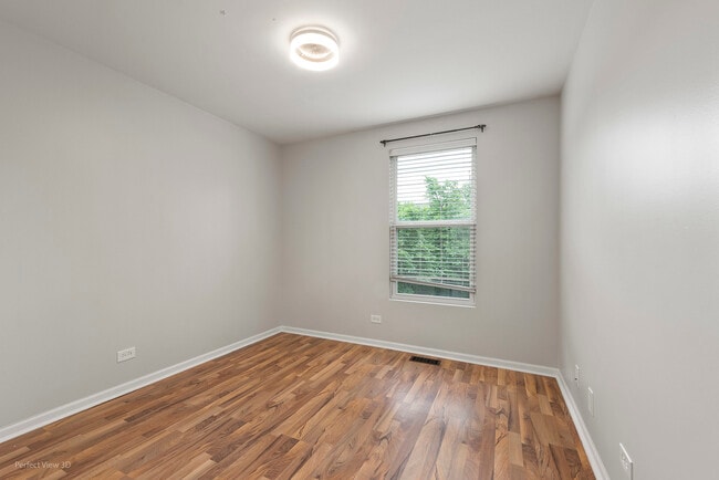 Building Photo - 464 Valentine Way