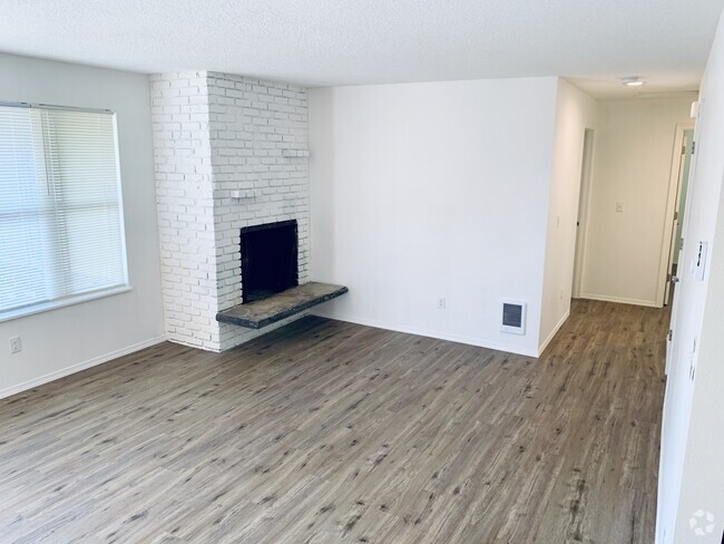 Building Photo - 15631 e burnside st