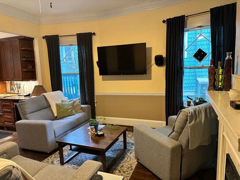 Building Photo - 462 Greenwood Ave NE