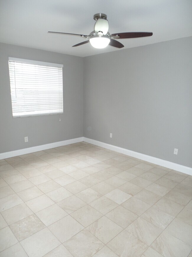 Building Photo - 2881 N Oakland Forest Dr
