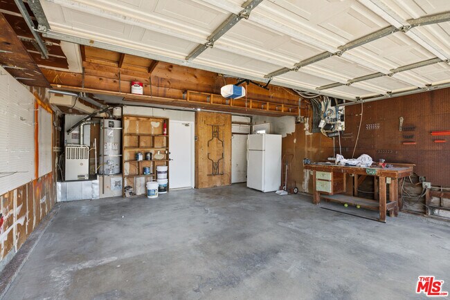 Building Photo - 18113 Bromley St