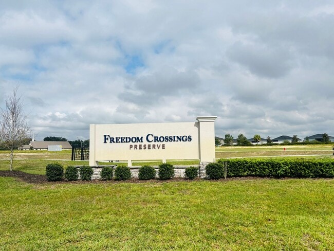 Building Photo - Stunning 3 Bedroom 2 Bath, Great Location! (Freedom Crossing Preserve)